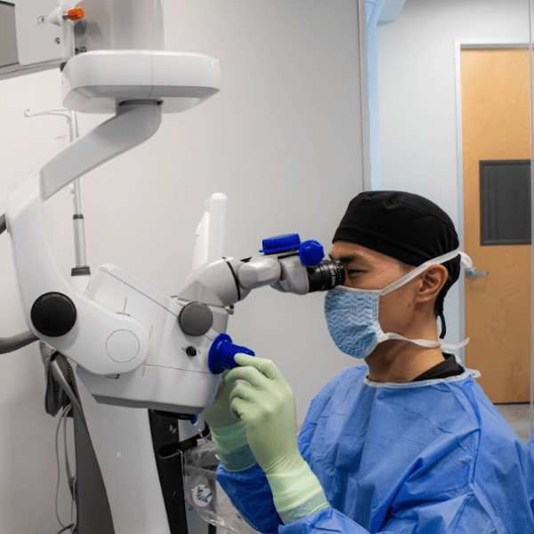 Dr. Ling performing smile lasik procedure